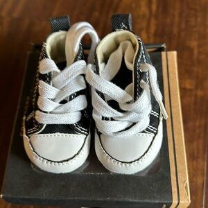 Converse brand new black and white